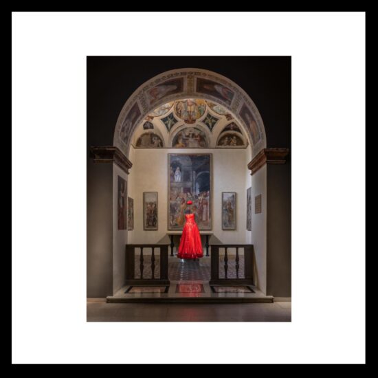 Un abito haute couture Giorgio Armani esposto nella Pinacoteca di Brera